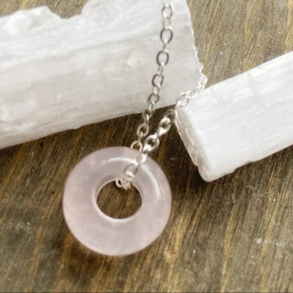 DAINTY ROSE QUARTZ 925 STERLING SILVER NECKLACE - Picture 1 of 9